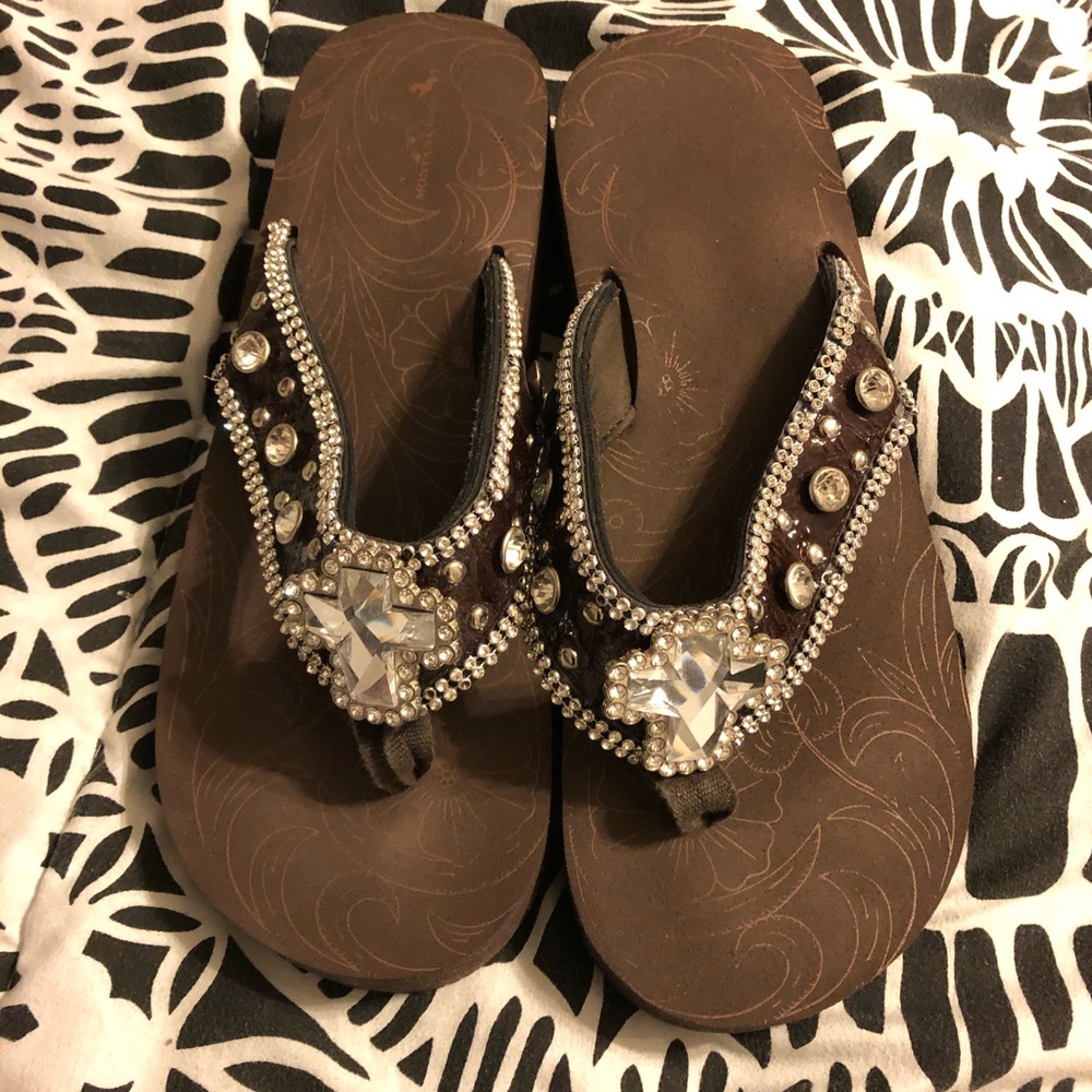 Montana West flip flops
